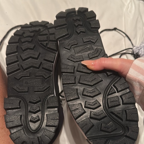 Nike Women's City Classic Boot - Picture 13 of 13